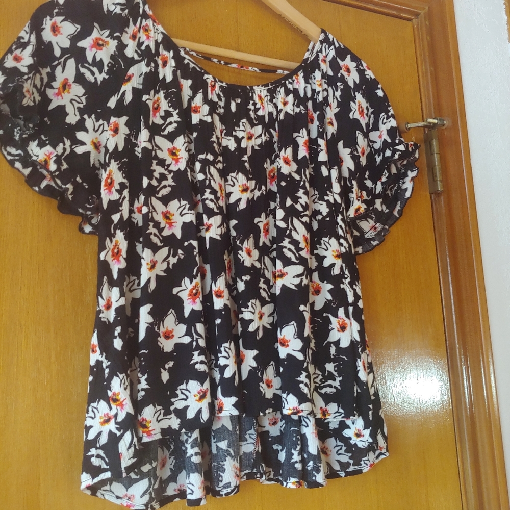 LUSH floral top